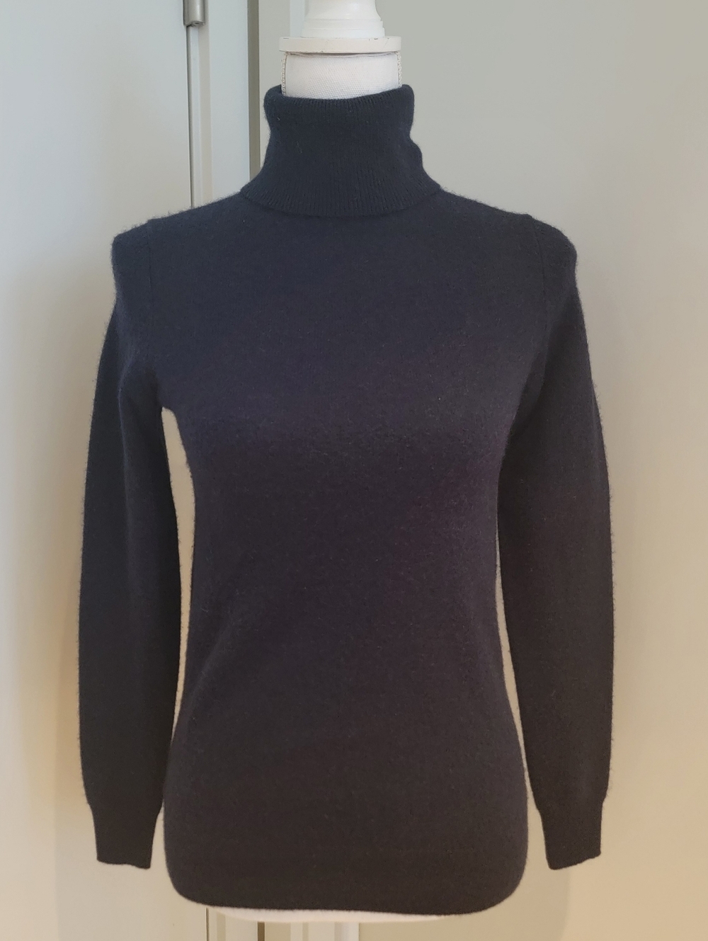 ❤️ C BY BLOOMINGDALE NAVY BLUE TURTLE NECK CASHMERE SWEATER